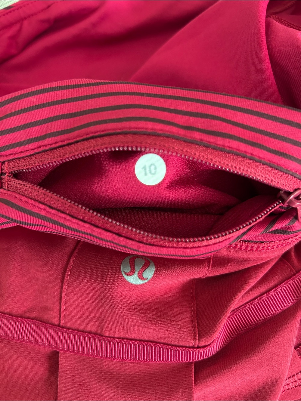 Lululemon Pace Setter Pleated Skirt Regular Rare Size 10 - Picture 4 of 4